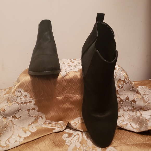 Express Faux Suede Black Slip on block heel Booties 1.5 inch heel Size: 10 - Picture 2 of 10